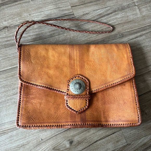 Vintage Handbags - Vintage leather letter pouch
